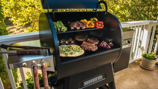 Traeger Ironwood 650 vs Char-Broil The Big Easy