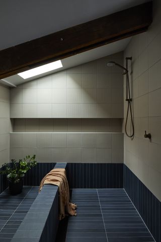 Wet room and seamless bath area at Stockroom Cottage by Architects EAT