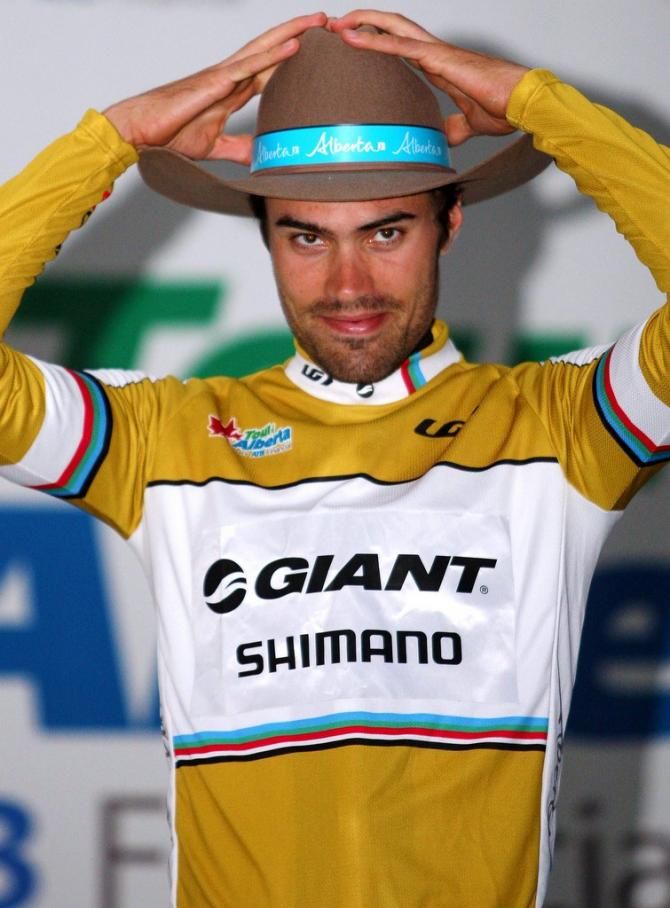 Tom Domoulin (Giant-Shimano) sees if the hat fits