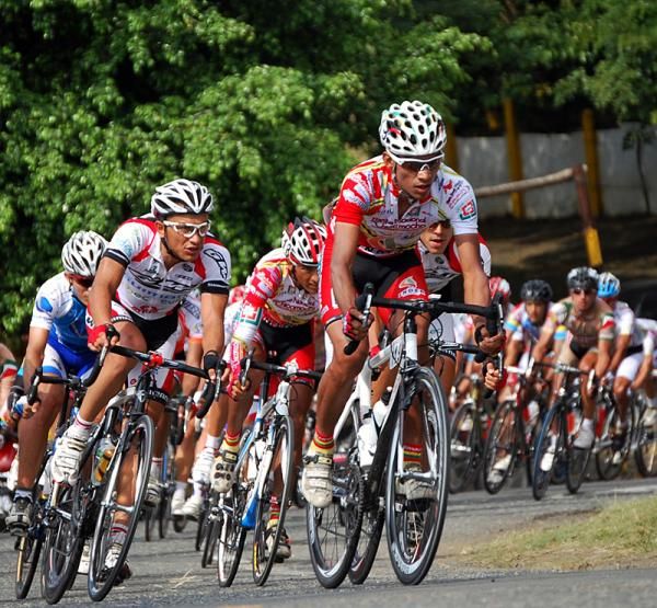 Remberto Jaramillo (Formesan-Panachi-Inder Santander at the front