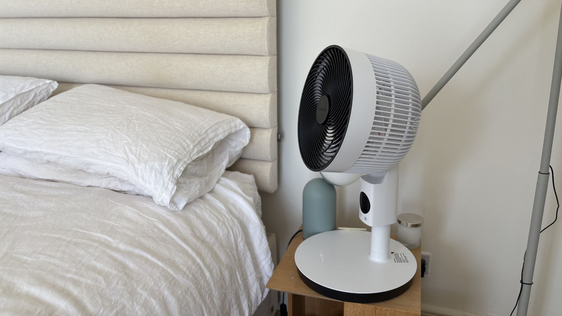 Testing the MeacoFan Sefte 10 Pedestal Air Circulator in a bedroom