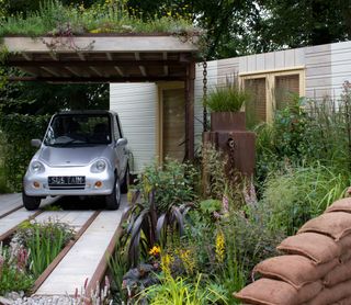 'The Rain Chain' Garden, 2009 Hampton Court Palace Flower Show, England. Designer: Wendy allen (Wendy Allen Designs)