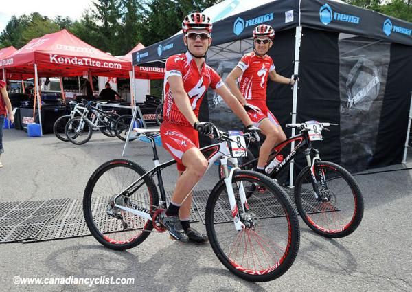 Burry Stander shows off the new carbon Specialized 29er he will race for the first time on Saturday