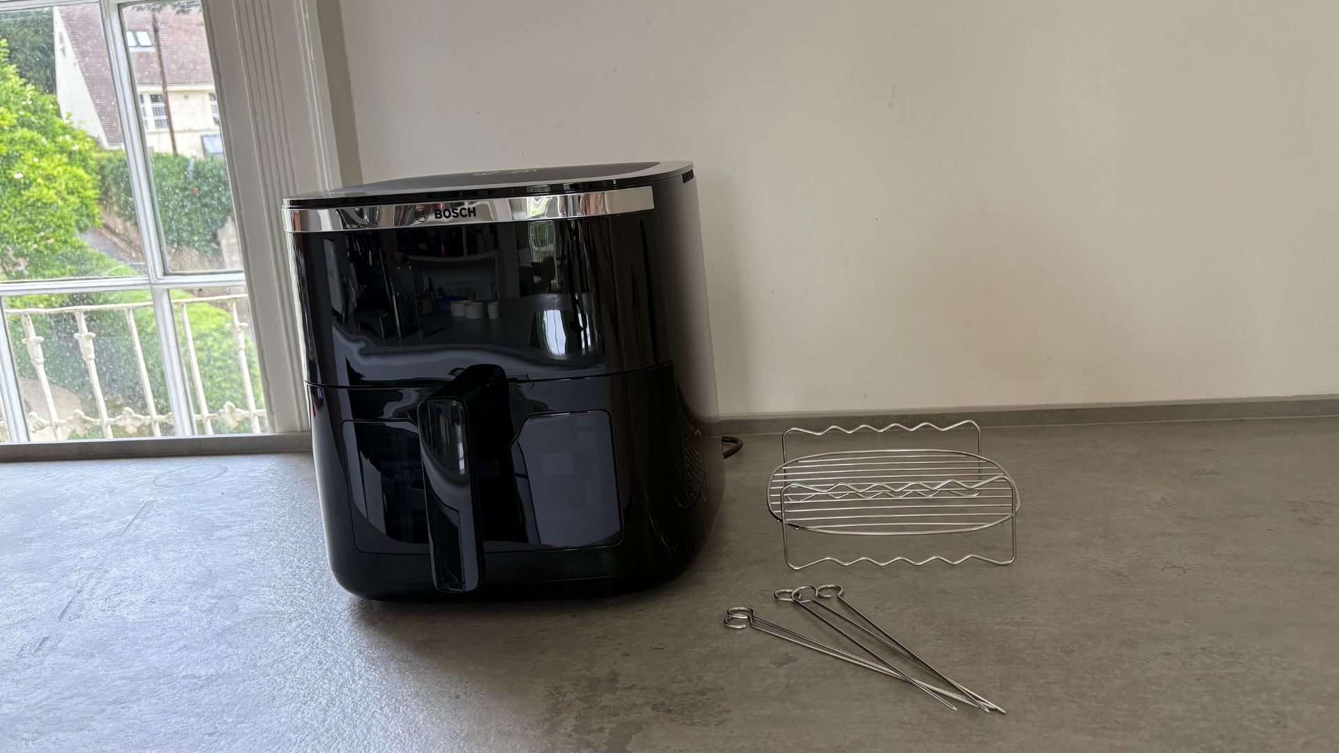 Bosch Series 6 Air Fryer with skewers