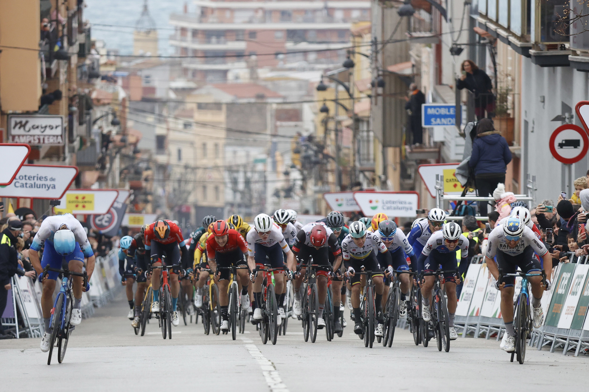 Volta Ciclista a Catalunya 2022 - 101st Edition - 1st stage Sant Feliu de Guixol - Sant Feliu de Guixols 171,2 km - 21/03/2022 - Michael Matthews (AUS - Team BikeExchange - Jayco) - Sonny Colbrelli (ITA - Bahrain Victorious) - photo Luis Angel Gomez/SprintCyclingAgency©2022.