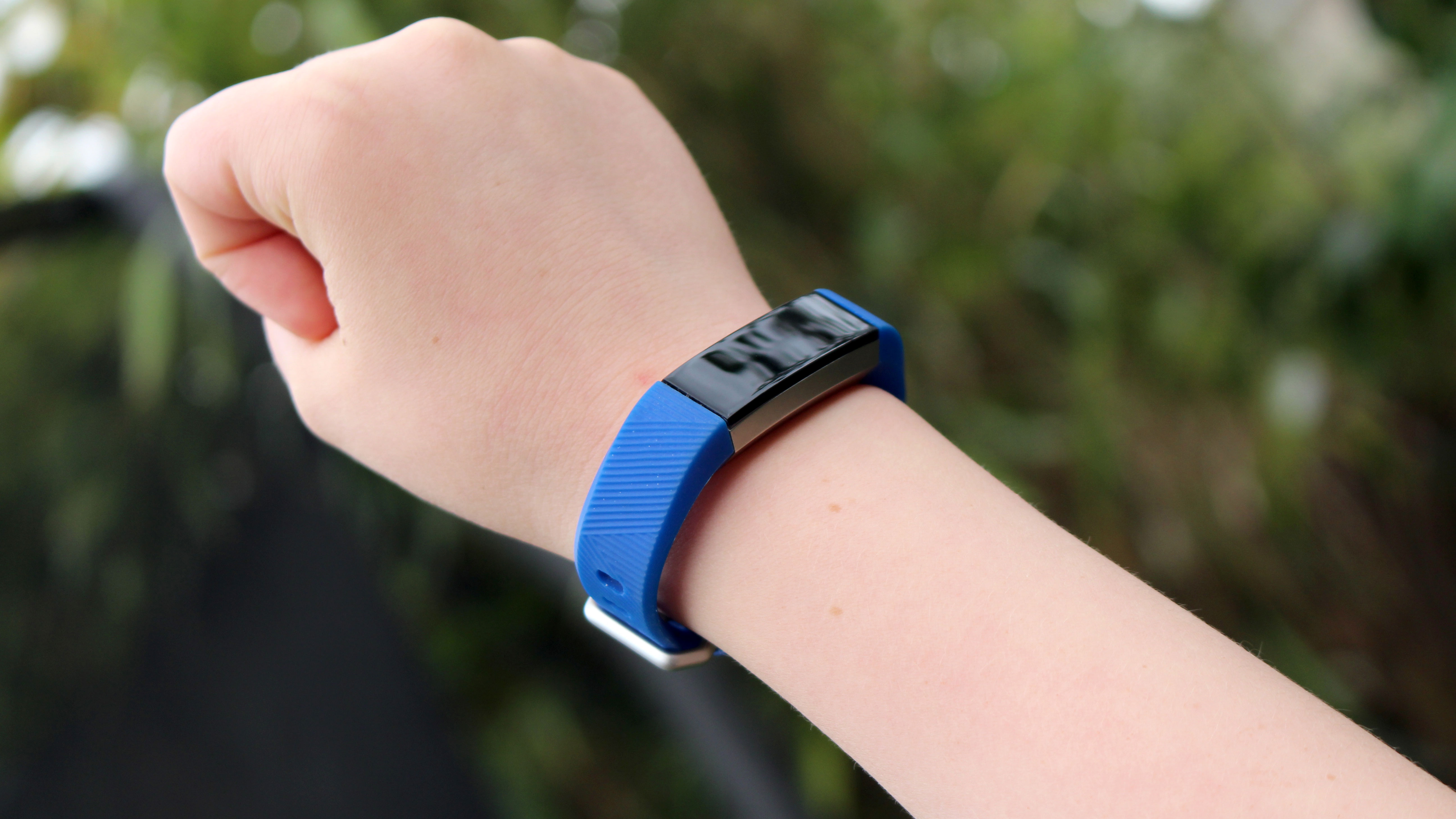 how to reset a kids fitbit