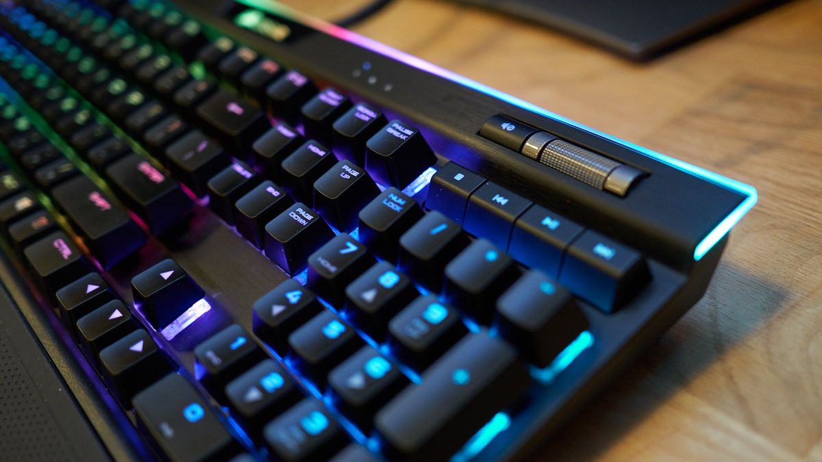 Razer Blackwidow Chroma V2 Vs Corsair K95 Platinum Corsair K95 RGB Platinum review | TechRadar