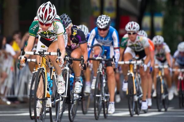 Team Colavita at the front of 2011 Presbyterian Women's Crit with only a few laps remaining.