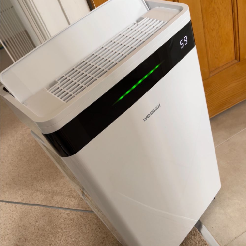 wessex 20l dehumidifier next to bathroom after 2 hours of use