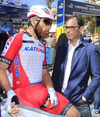 Luca Paolini (Katusha) chats with Davide Cassani prior to stage 6