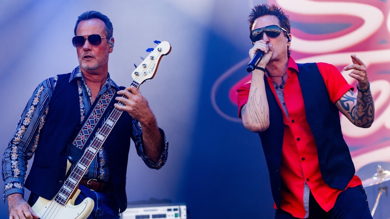 Robert DeLeo (L) and Jeff Gutt (R) of the Stone Temple Pilots performs at Rockin Thunder.