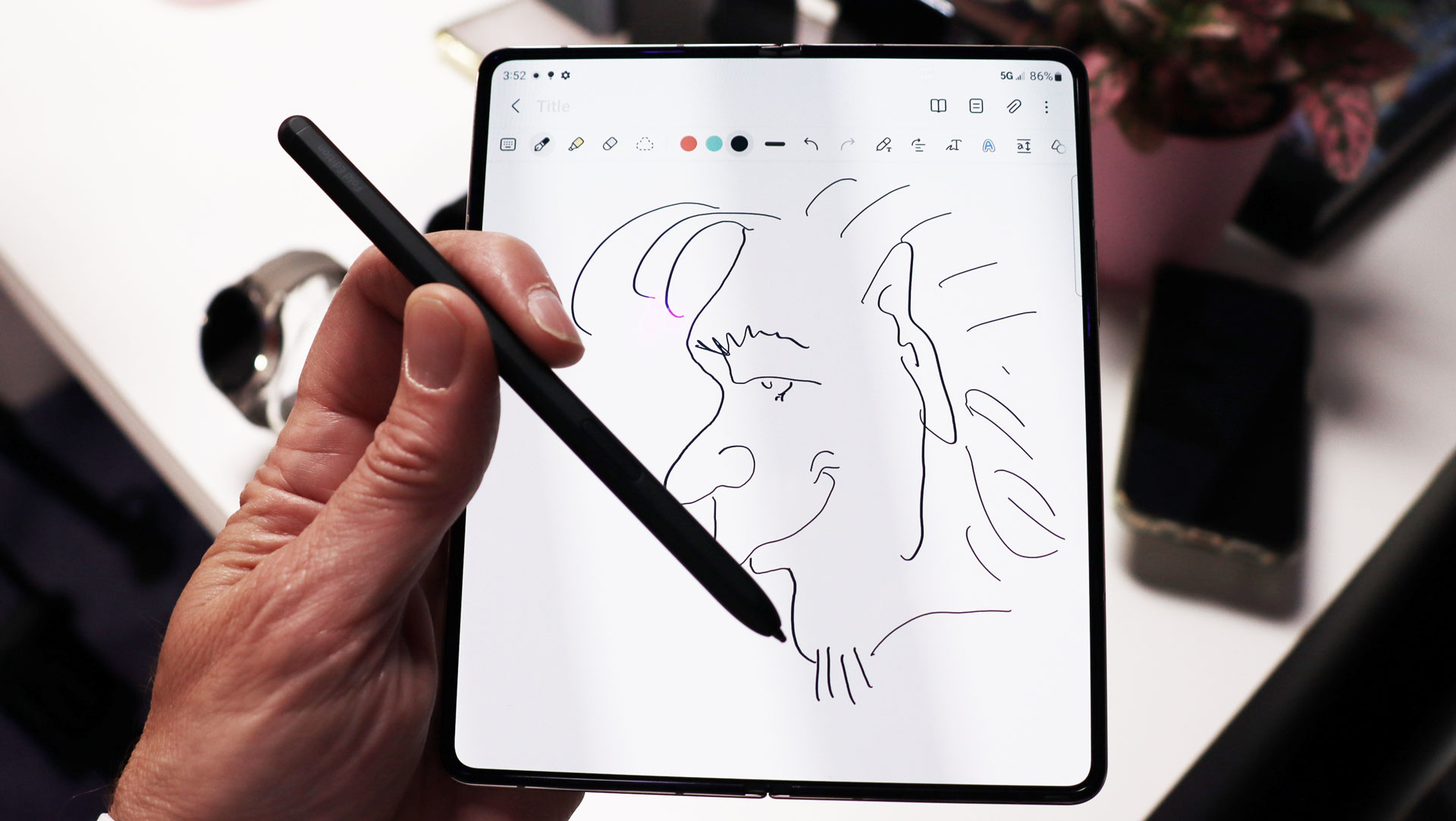 Samsung Galaxy Z Fold 4 drawing with S Pen