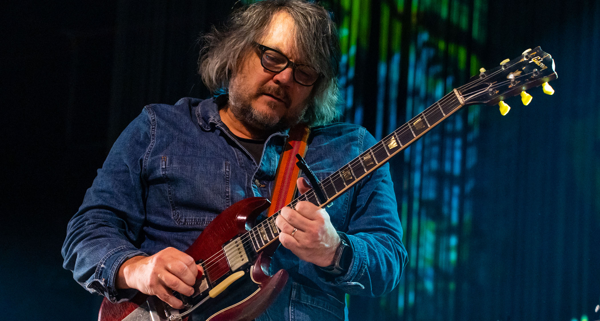 Jeff Tweed plays his SG live onstage