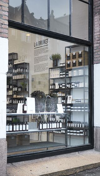 View of the shop window at We Are Labels Raadhuisstraat — Amsterdam