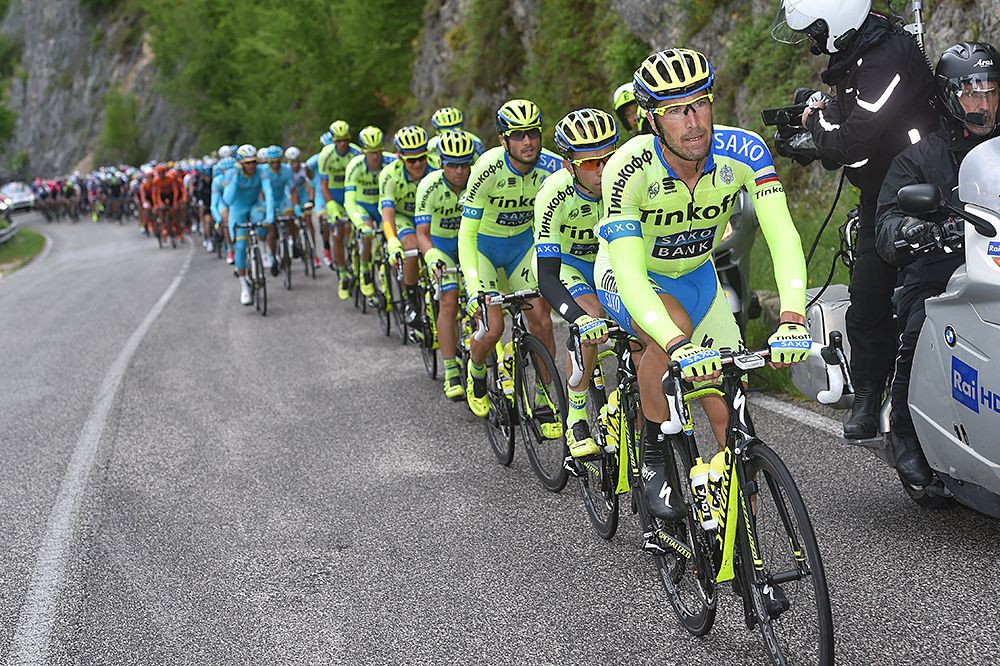 Tinkoff-Saxo guard their injured team leader Alberto Contador