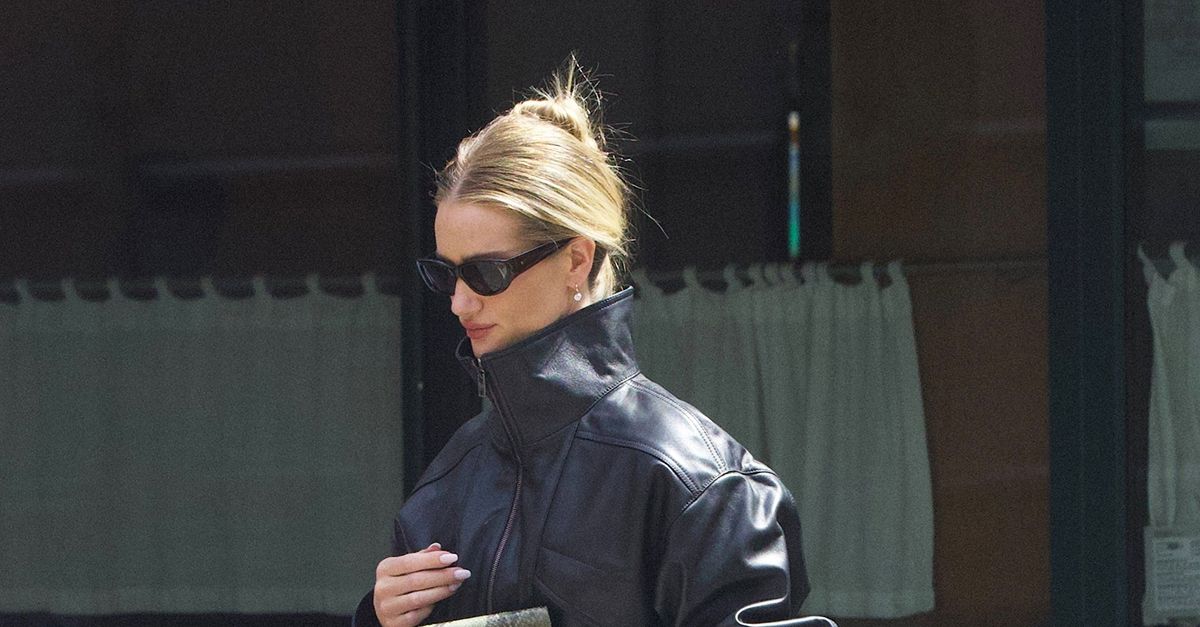 The Coolest Jean Color to Wear With Sandals This Year Was Just Made Official