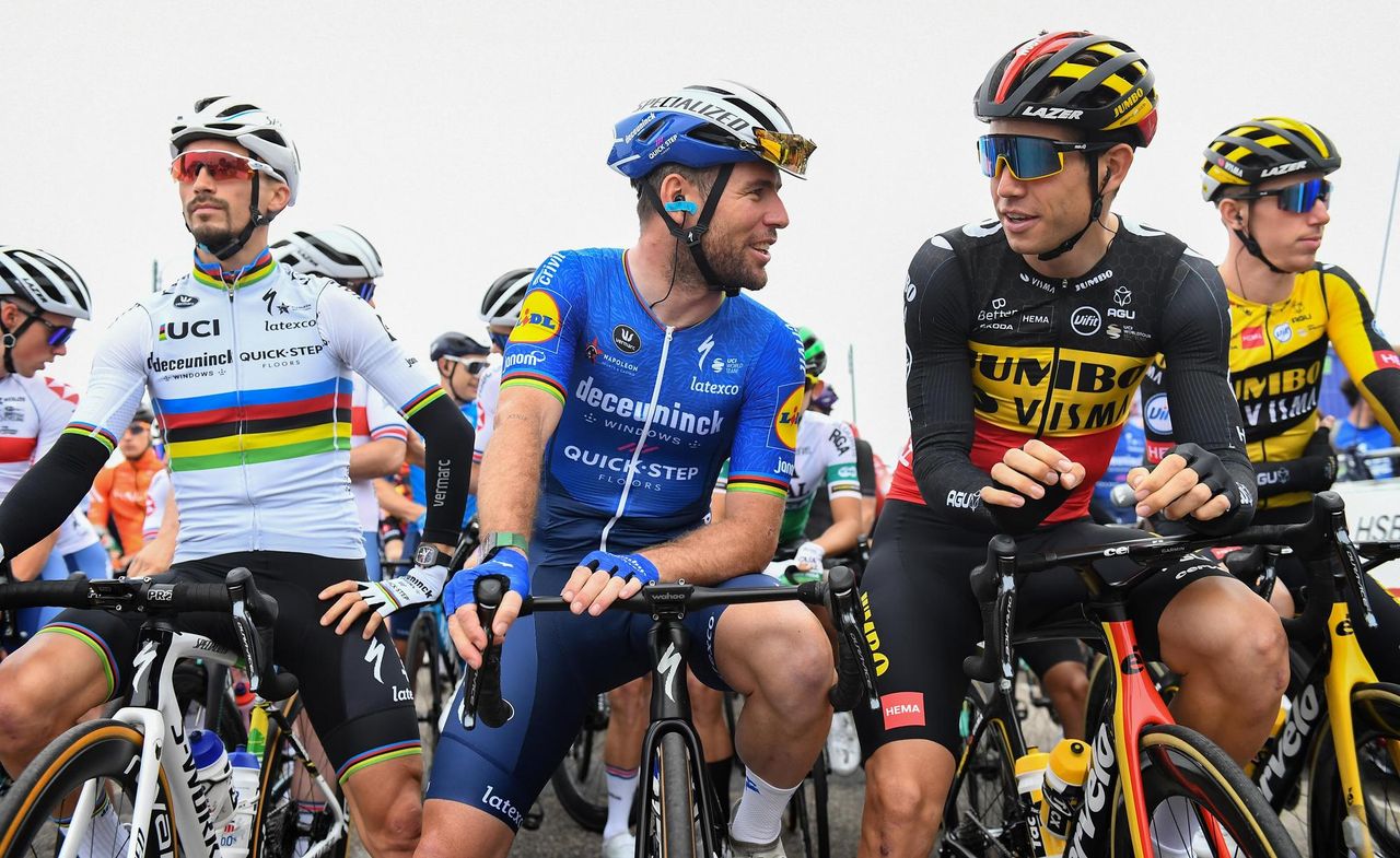 Tour of Britain 2021 17th Edition 1st stage Penzance Bodmin 1808 km 05092021 Julian Alaphilippe FRA Deceuninck QuickStep Mark Cavendish GBR Deceuninck QuickStep Wout Van Aert BEL Jumbo Visma photo Alex BroadwaySWPixCVBettiniPhoto2021