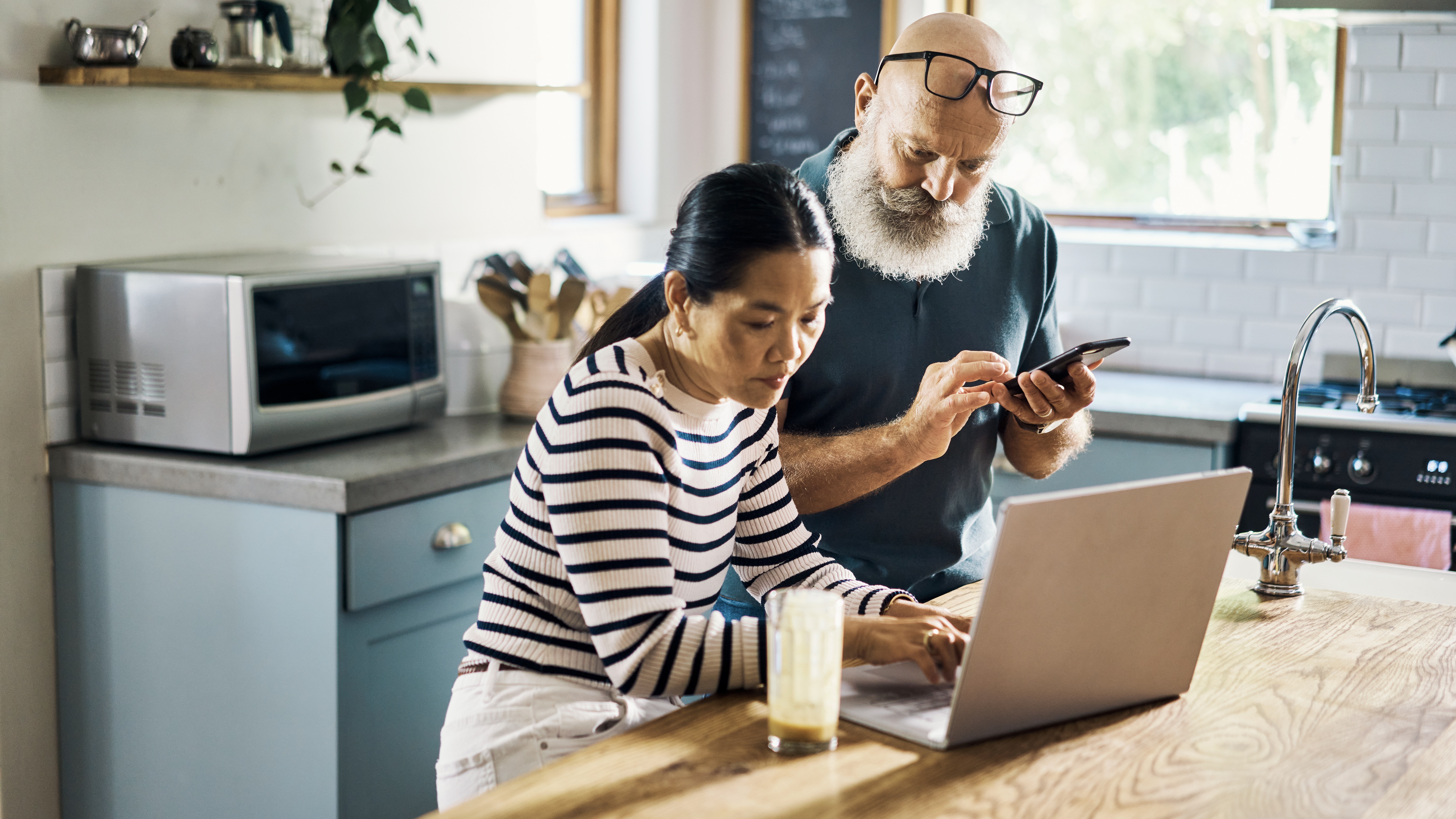 Woman and man shopping online together