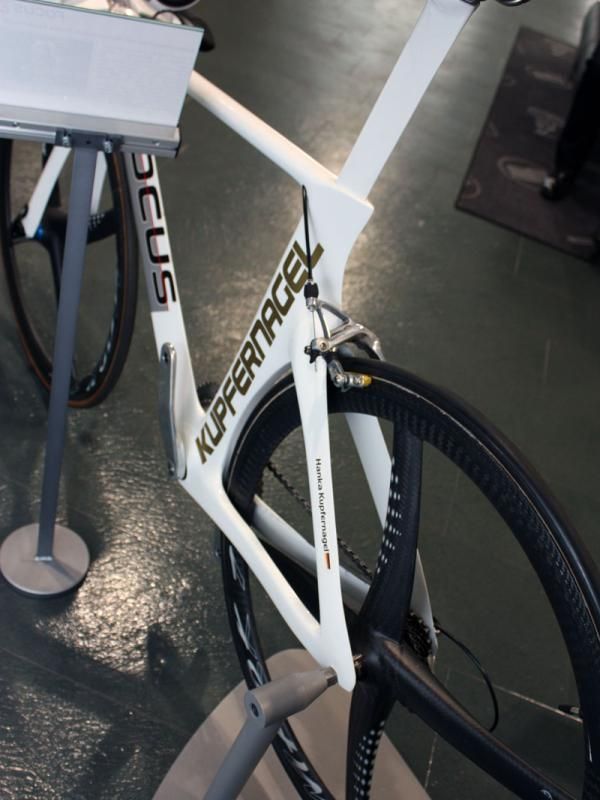 The Walser frame came to epitomize the knife-edged aero design.