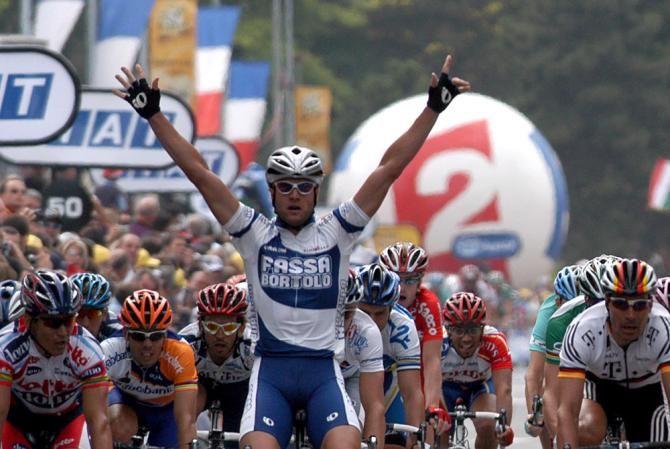 Alessandro Pettachi wins stage 1 of the 2003 Tour de France