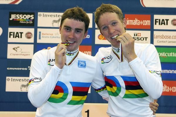 Leigh Howard and Cameron Meyer (Australia) with their Madison gold medals.
