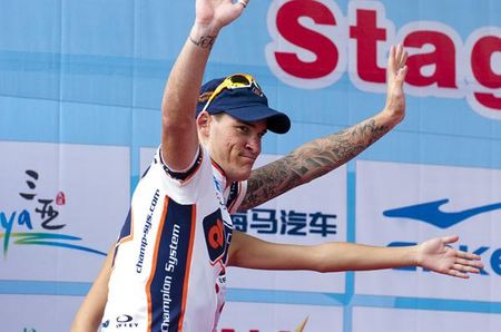 The man with four arms: Deon Locke (Champion Systems) steps onto the podium in Haikou after winning stage four of the 2011 Tour of Hainan.