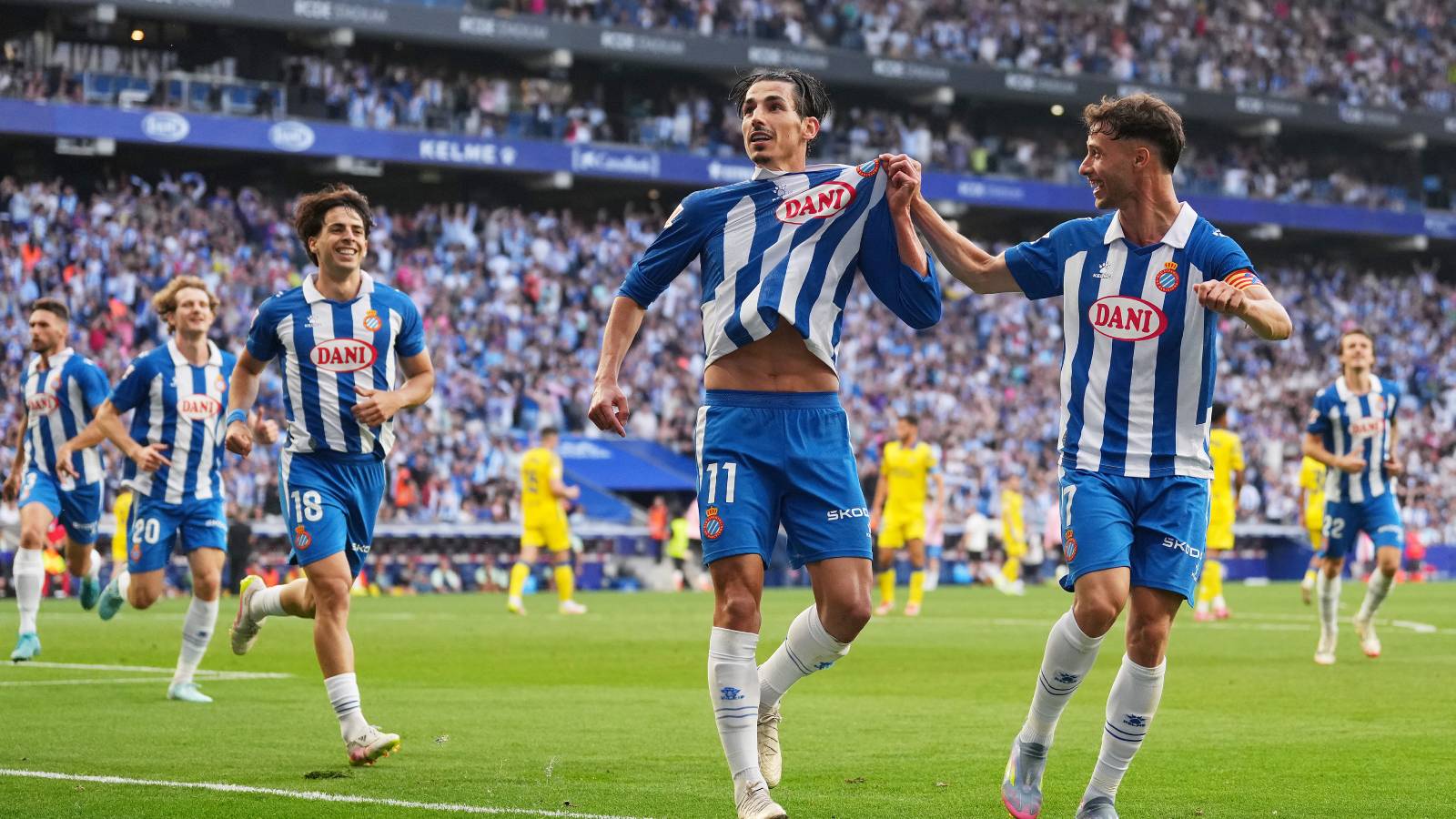 Pere Milla of RCD Espanyol celebrates scoring his team's second goal with teammates during the LaLiga match between RCD Espanyol de Barcelona and UD Las Palmas at RCDE Stadium on May 24, 2025 in Barcelona, Spain.