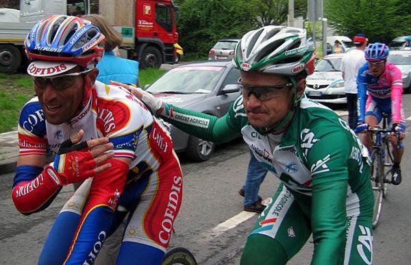Christian Moreni (Cofidis) looks like he needs to apologise for a sprinting manoeuvre
