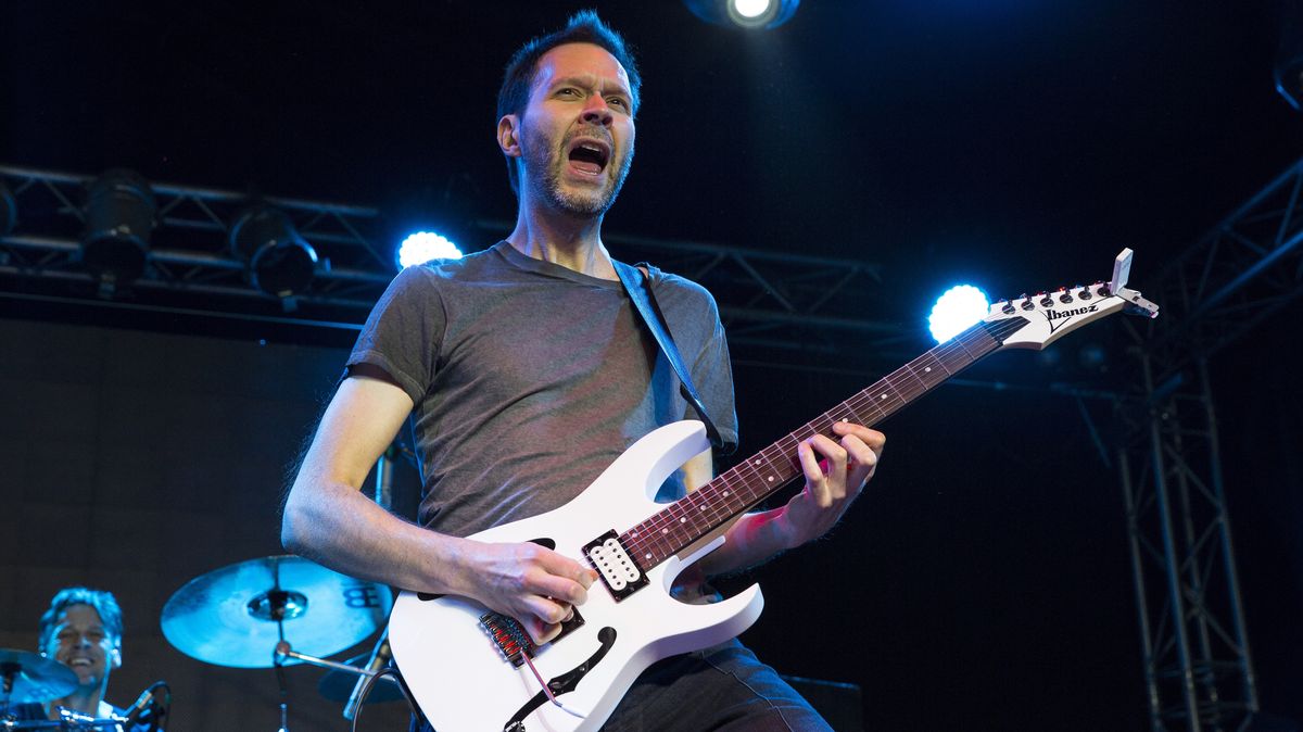 Paul Gilbert announces virtual concert featuring a medley of Led ...