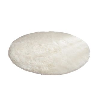 A round fluffy white rug