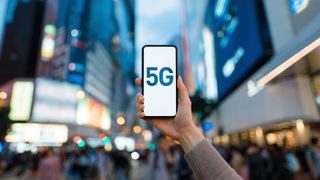 5G phone connected on 5G network