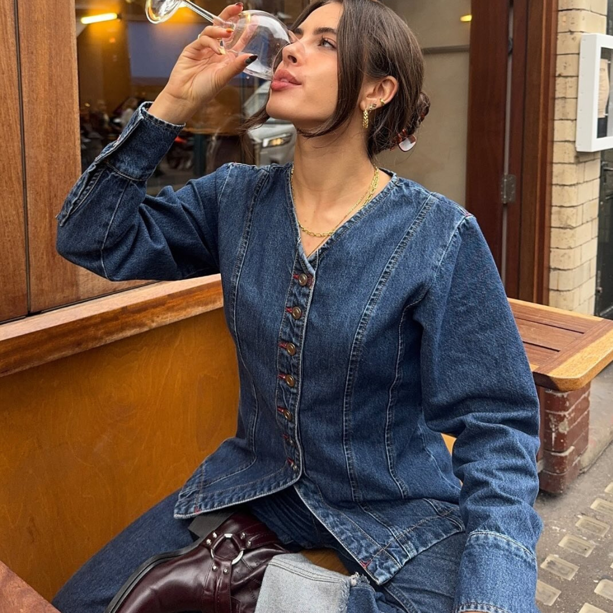 Fashion person Tia Dewitt shows what to wear to the pub.