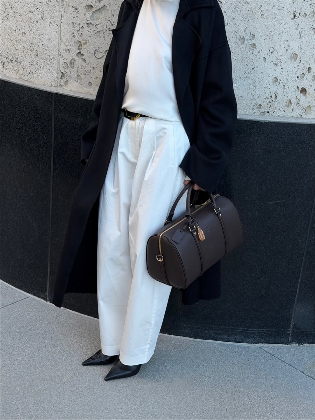 @aimeesong carries a top-handle tote