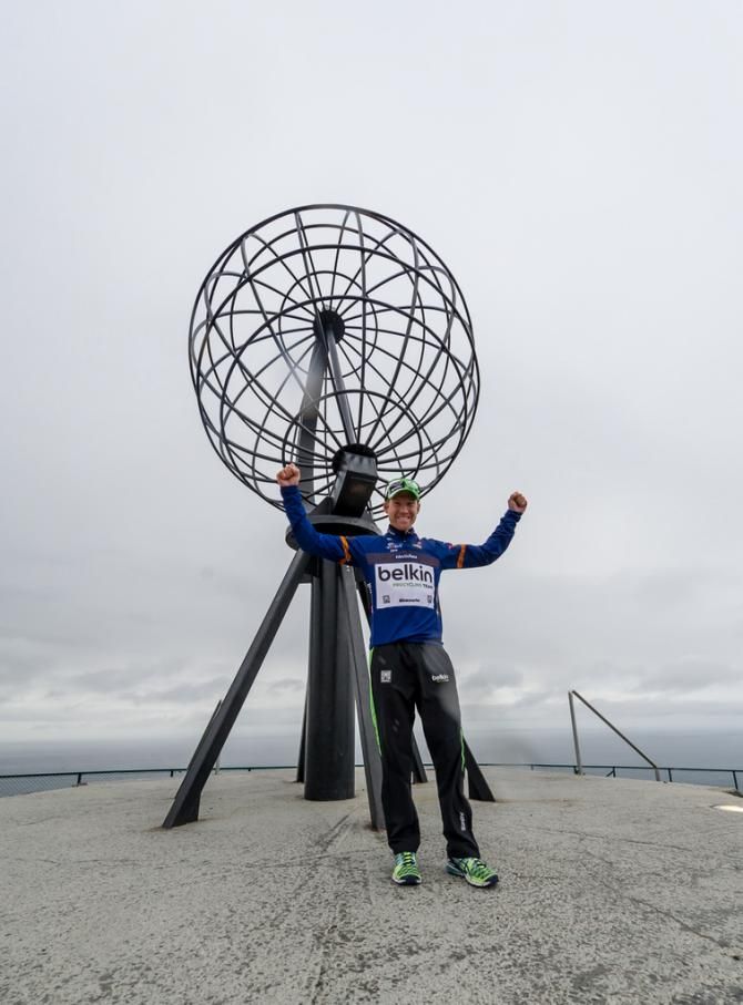 Lars Petter Nordhaug (Belkin) in the leader's jersey