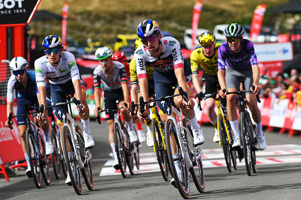CERLER. HUESCA LA MAGIA, SPAIN - AUGUST 29: (L-R) Giulio Pellizzari of Italy - White best young jersey and Jai Hindley of Australia and Team Red Bull - BORA - hansgrohe cross the finish line during the La Vuelta - 80th Tour of Spain 2025, Stage 7 a 188km stage from Andorra la Vella to Cerler. Huesca La Magia 1910m / #UCIWT / on August 29, 2025 in Cerler. Huesca La Magia, Spain. (Photo by Tim de Waele/Getty Images)