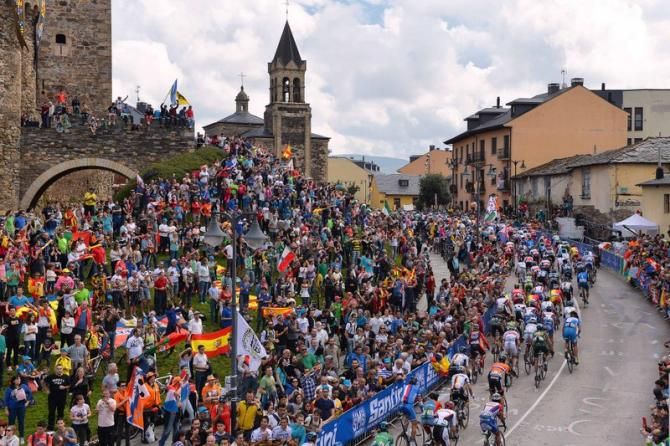 Lots of fans with national flags at the Ponferrada castle