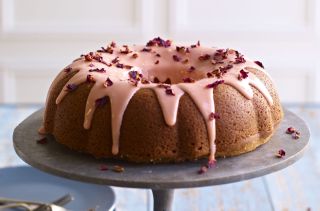 Prosecco, white chocolate and rose Bundt cake