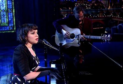 Norah Jones sings "Don't Know Why" for Letterman