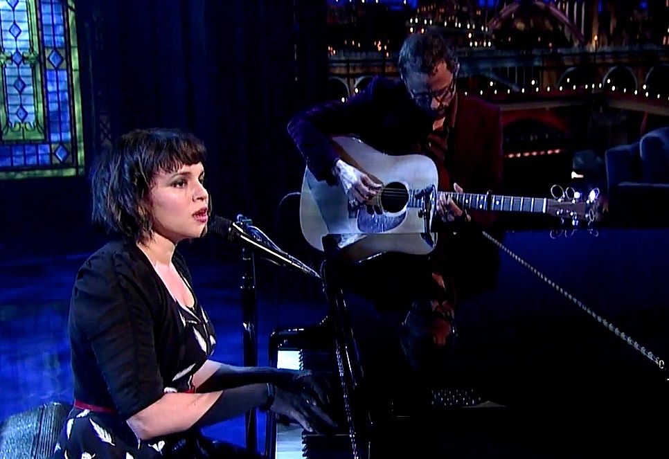 Norah Jones sings &amp;quot;Don&amp;#039;t Know Why&amp;quot; for Letterman