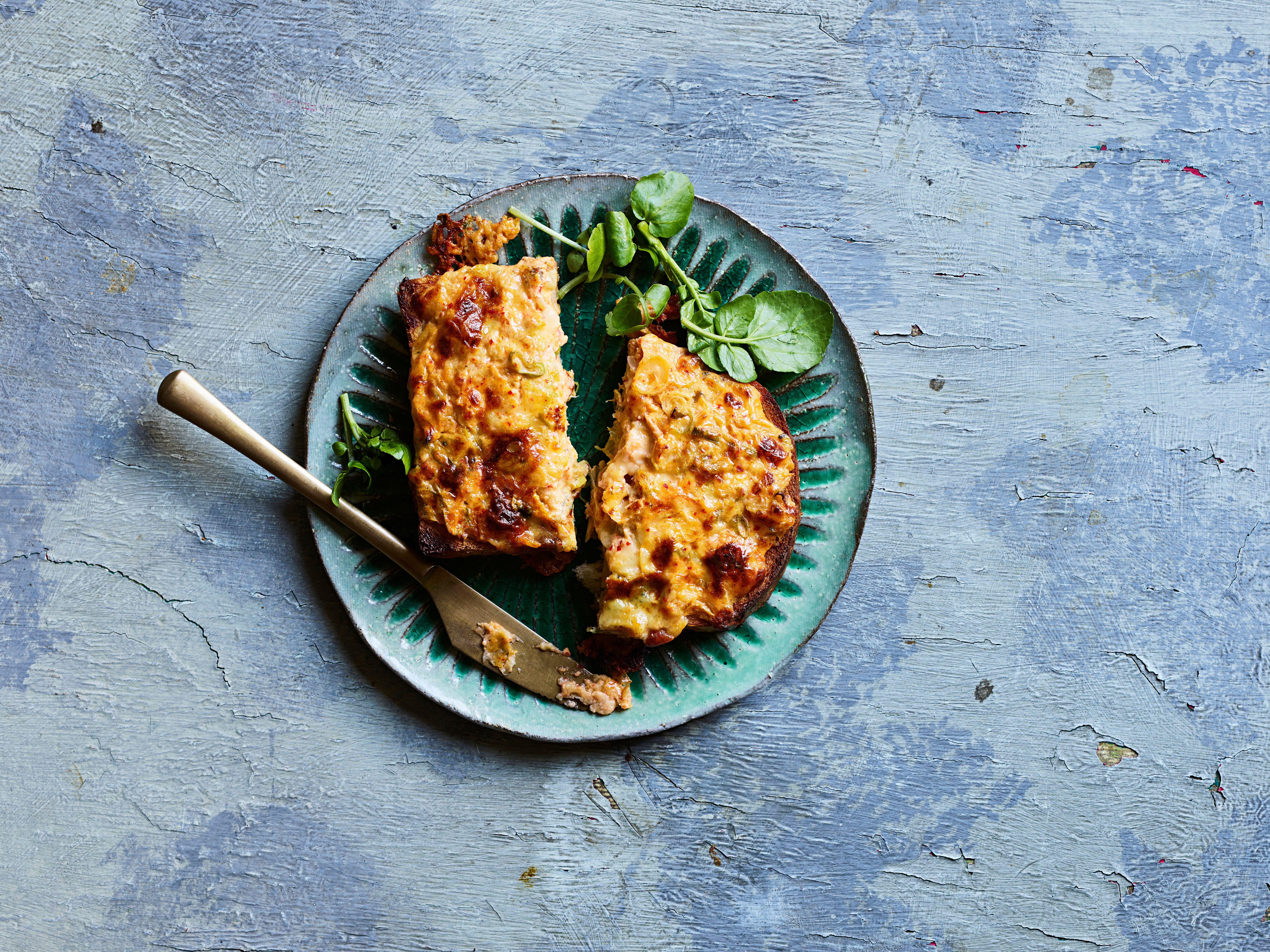 Welsh rarebit on a blue plate on a blue background