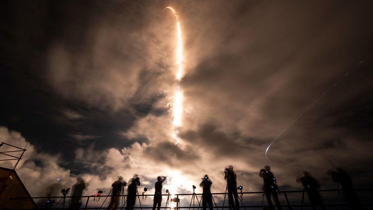 SpaceX's historic private astronaut launch, Polaris Dawn, lights up the pre-dawn sky (photos)