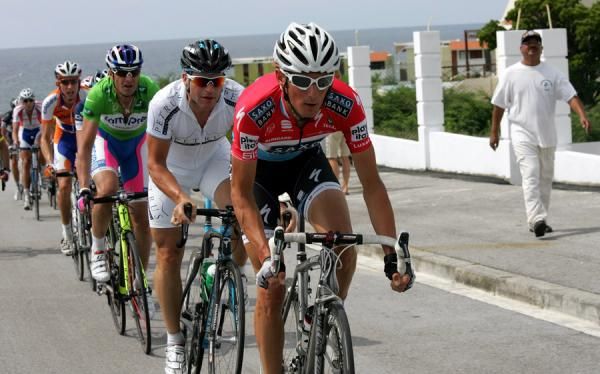 Frank Schleck strings out the field.