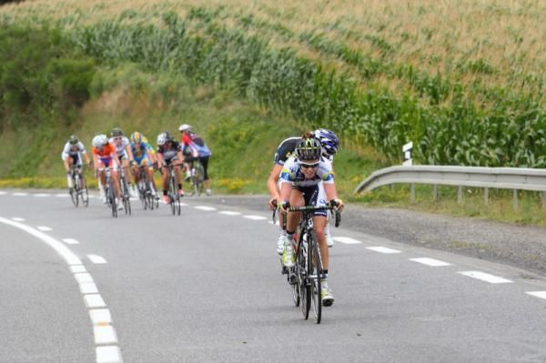 Tiffany Cromwell (Orica - AIS presented by GreenEdge) leads the newly formed break