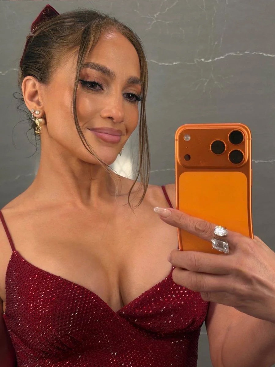 Jennifer Lopez in a mirror selfie she posted on Instagram