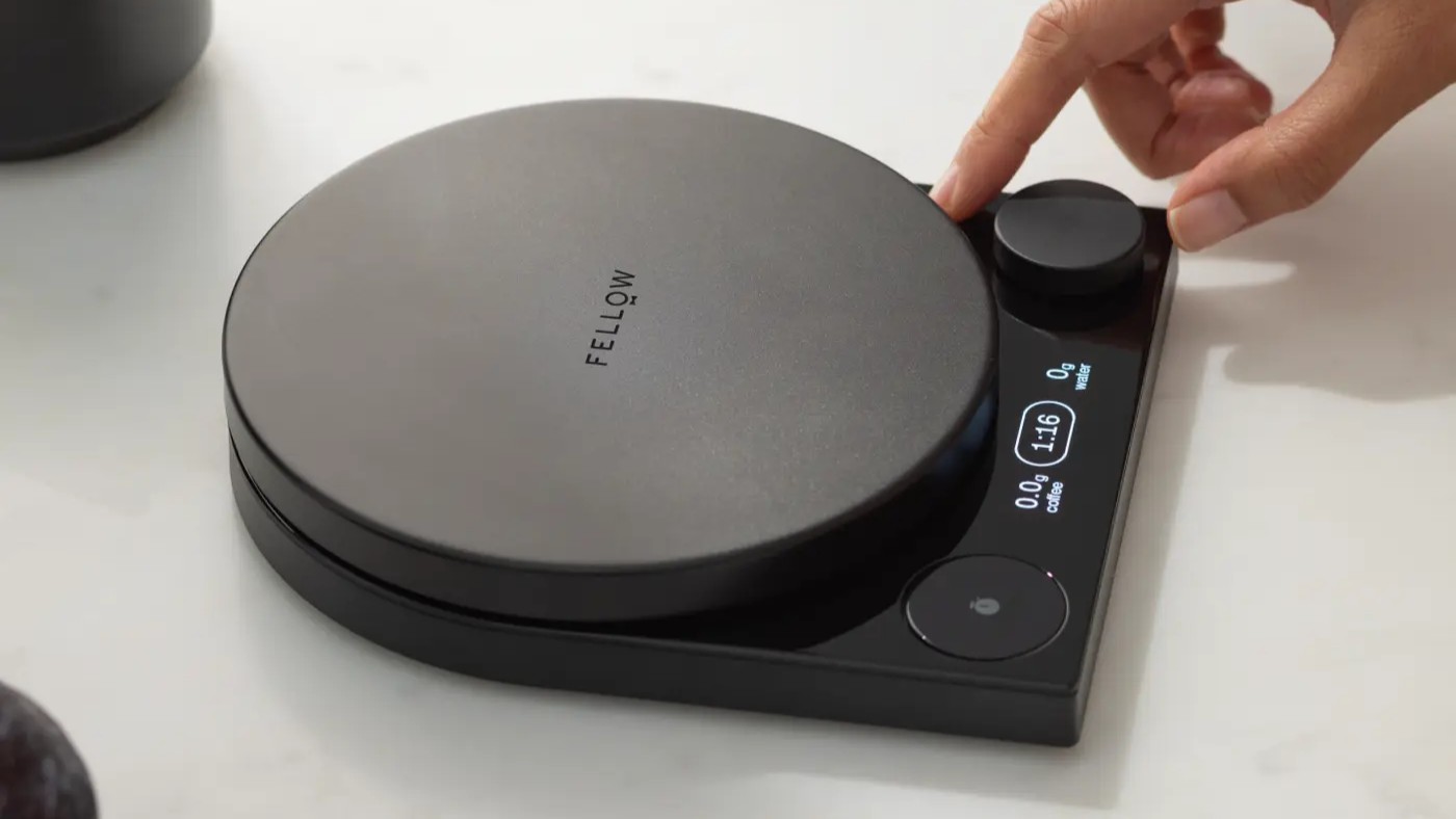 Person's hand operating Fellow Tally Pro Precision Scale