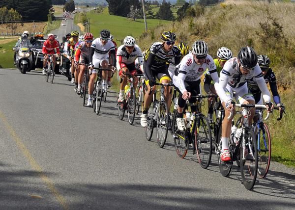 A break including Floyd Landis of Cyclingnzshop.com-Bio Sport has established a one minute gap