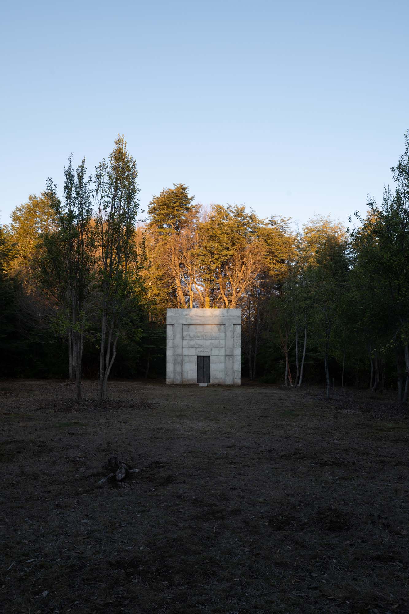Miel Pavilion, a small, concrete chilean pavilion by Pezo von Ellrichshausen set in the countryside