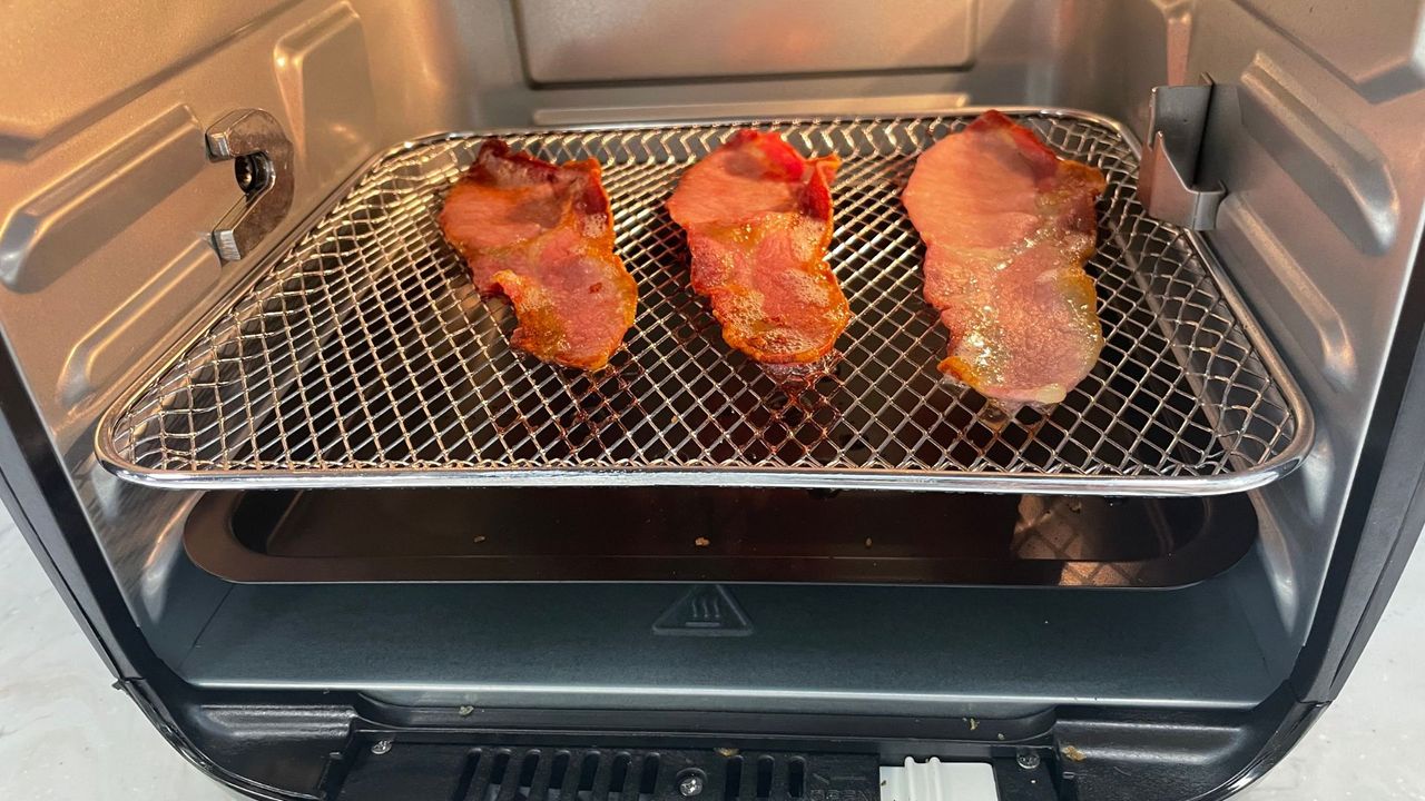 Bacon in the Tower Air Fryer Oven