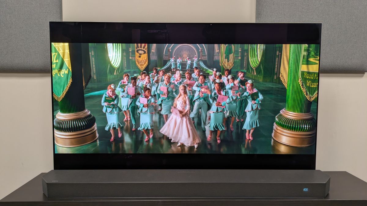 Wicked: For Good 4K Blu-ray on LG G5 OLED showing Glinda with her assistants