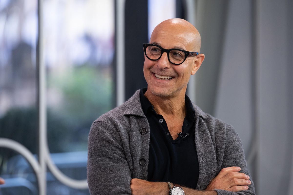 Stanley Tucci 別緻的廚櫃顏色是如何賦予石板灰色現代感的一課